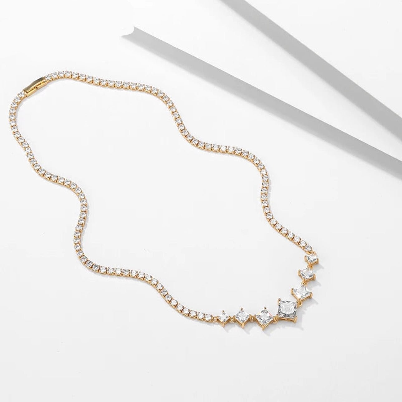 LUXE PENDANT NECKLACE